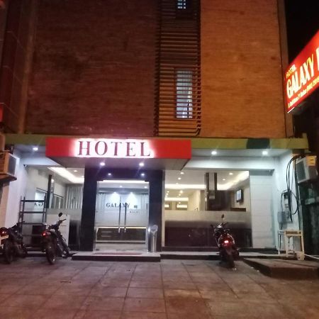 Galaxy Inn Baubau Bagian luar foto