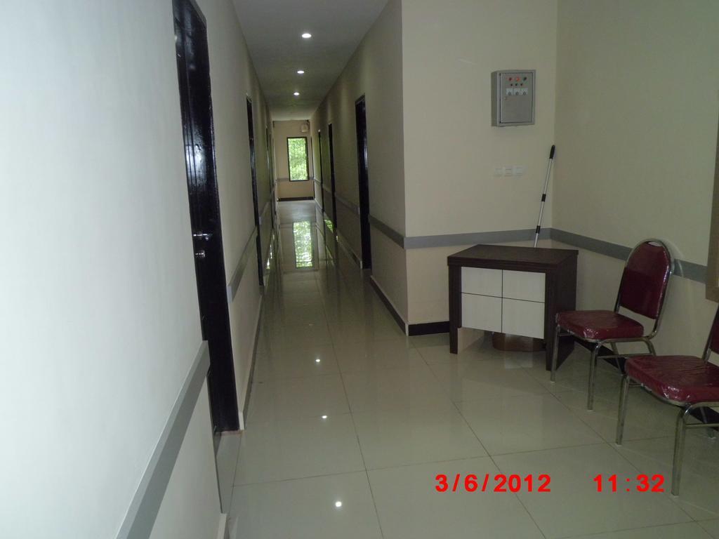 Galaxy Inn Baubau Bagian luar foto